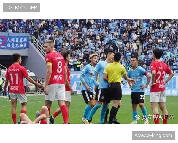 青岛足球互殴事件真相揭秘 球场暴力背后的深层原因与影响分析